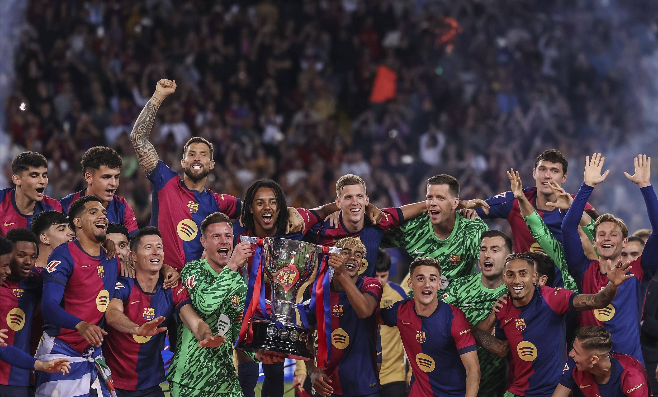 梅西获美职联MVP并率队首夺总冠军，雨中致歉开幕式取消