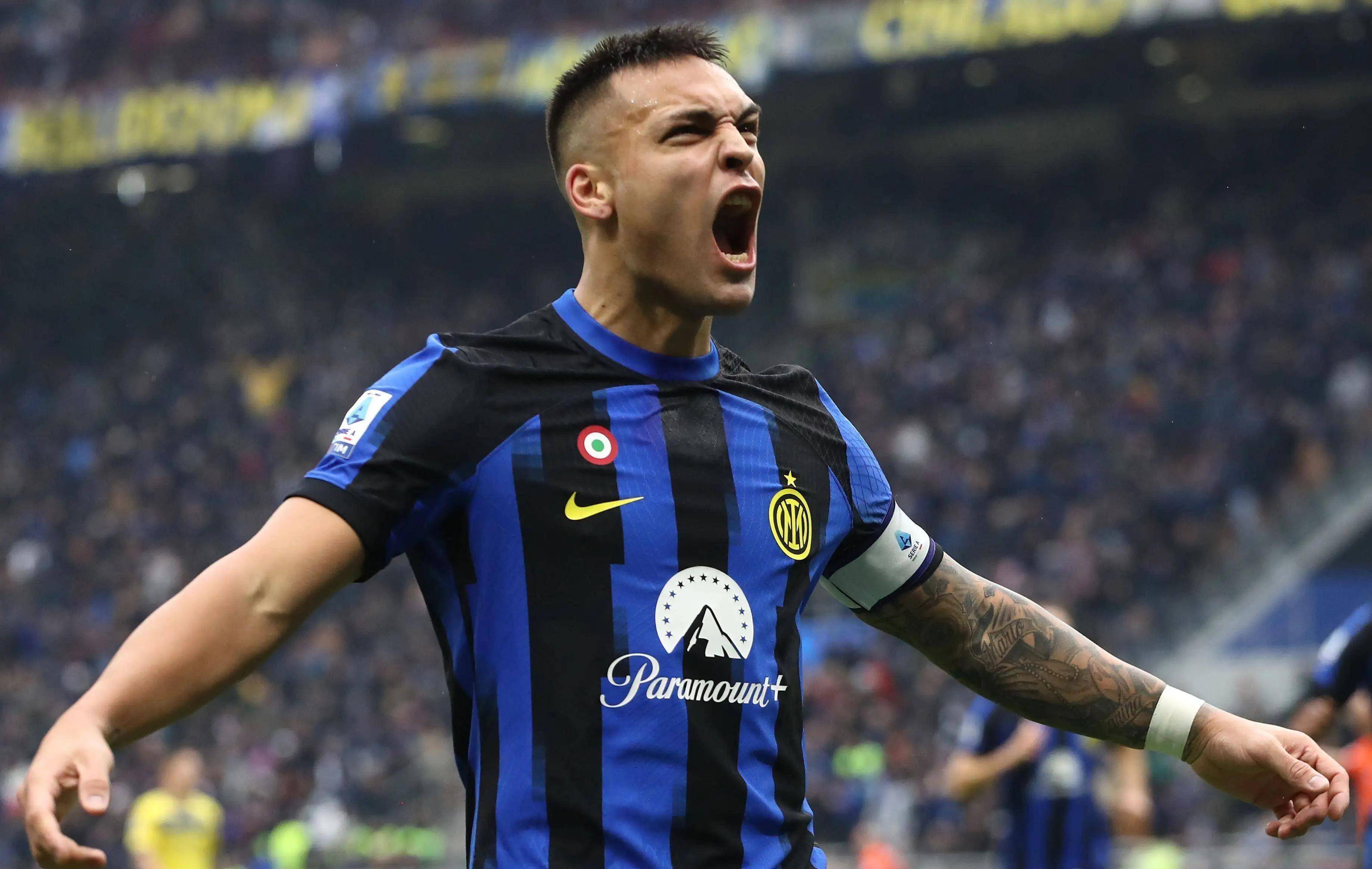 足球中超球员获选月最佳，数据联盟第一（中超球员当选月度最佳，数据领跑全联盟）