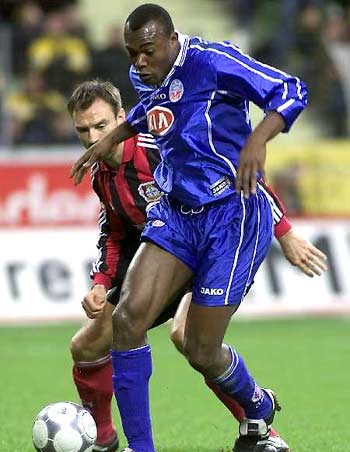 中超转会市场：广州队签下新前锋,（中超转会动态：广州队引进新前锋）