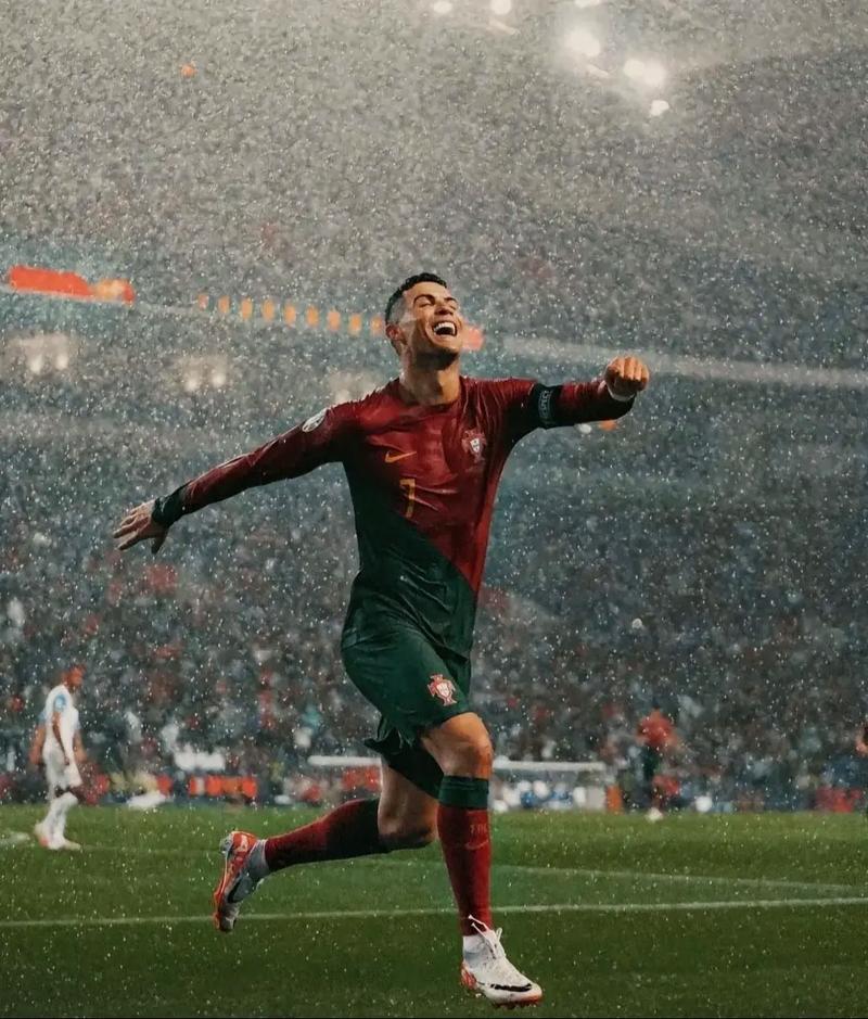 曼城封闭热身赛1-0击败普雷斯顿，里科-刘易斯打入制胜球