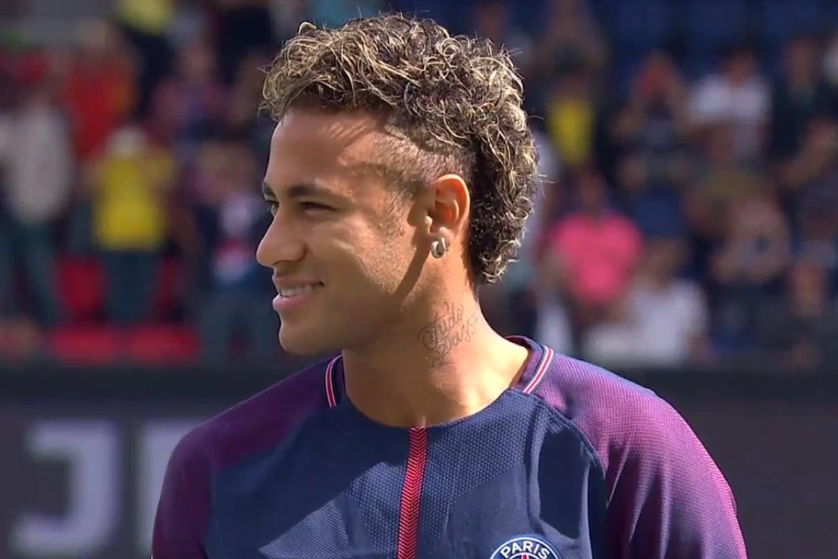 湖人詹姆斯关键封盖锁定胜局