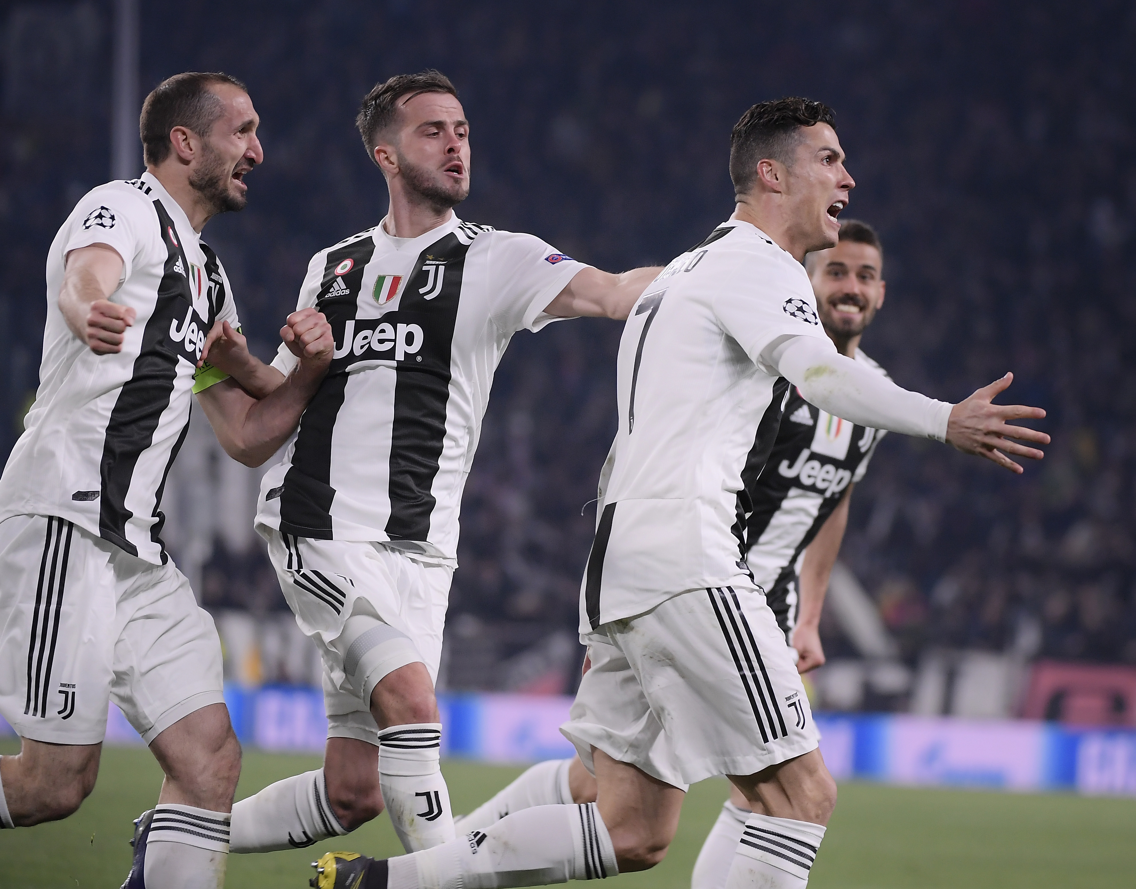 每体：克里斯滕森已回归巴萨合练，有望入选周中欧冠大名单（每体：克里斯滕森重返巴萨合练，或将入列周中欧冠名单）